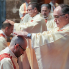 El Arzobispo de Valladolid, Luis Argüello, ordena a dos sacerdotes en la catedral