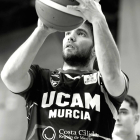 Joaquín Robles con la camiseta del UCAM Murcia