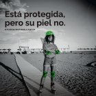 Cartel de la Asociación Española Contra el Cáncer para prevenir el cáncer de piel