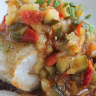 BACALAO CONFITADO CON PISTO SOBRE CREMOSO DE CEBOLLA