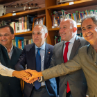 El alcalde de Valladolid, Jesús Julio Carnero, el rector de la Uva, el director de la Casa de la India y el embajador de la India en España firman un nuevo convenio