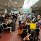 La gente esperando en la estación Madrid Chamartín-Clara Campoamor