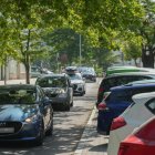 Vehículos circulando por el desvío a la calle Eras debido al corte de la avenida de Salamanca