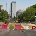 Corte de tráfico en la Avenida de Salamanca por las obras de la red de calor.