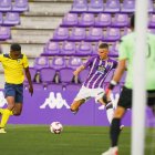 Biuk tira a puerta durante el amistoso contra el Pau en Zorrilla.