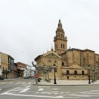 Imagen de archivo de la Plaza Mayor de Nava del Rey, en Valladolid.