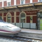 Imagen de archivo de un tren parado en la estación de Palencia.