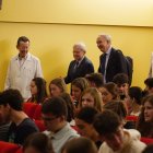 El rector de la UVa Antonio Largo da la bienvenida a estudiantes de Medicina en la inauguración del curso en la Universidad de Valladolid