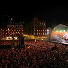 La plaza Mayor de Valladolid durante el concierto de Raphael