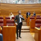 Juan García-Gallardo durante la celebración del pleno de las Cortes de Castilla y León.