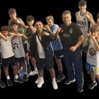 Los infantiles del Real Valladoid Baloncesto, con Salvi Jiménez y Domingo Gutiérrez.