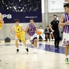 Atencia sube el balón ante el Gran Canaria B.