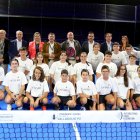 Foto de familia en el  'Caja Rural Stadium' con la visita del alcalde Jesús Julio Carnero.