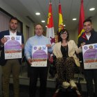 El alcalde, Roberto Migallón, el concejal de Deportes, Jonatan Gallego, el directivo del Valladolid Club Voleibol, Íñigo Torres, y la delegada de Valladolid de ASPAYM Castilla y León, Mar Matías,