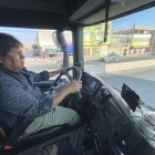 Asetra selecciona transportistas en Perú, imagen de un camionero por las calles de Lima