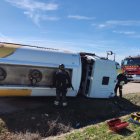 Camión volcado en la VA-210, entre Cogeces y Langayo.