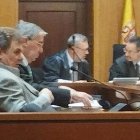 El viticultor, en primer plano, y su abogado defensor durante la vista de conformidad celebrada este miércoles en la Audiencia de Valladolid.