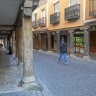 Calle comercial de Rioseco donde previsiblemente se instalarán las taquillas inteligentes.