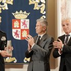 Premio Colmena 2024 concedido a la Policía Nacional recogido por Grande-Marlaska