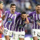 Lucas Rosa celebra el gol de Amallah junto al marroquí y Marcos André