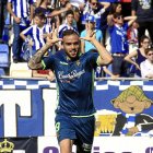 Roger celebra el primer gol del 0-2 en el último triunfo pucelano  en Vitoria, en Segunda, durante la temporada 14-15..