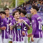 El blanquivioleta Xavi Moreno celebra uno de sus dos goles