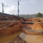 Daños en la línea ferroviaria de alta velocidad en Valencia por la Dana.