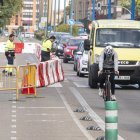 Obras en el carril bici de Isabel la Católica a la altura de La Rosaleda (Valladolid).