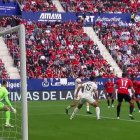 Revisión del VAR del penalti en el Real Valladolid - Osasuna