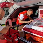 Imagen de Sergio y José Antonio, voluntarios de la Cruz Roja de Valladolid y Portillo respectivamente