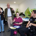 El alcalde de Valladolid, Jesús Julio Carnero, visita el taller de salud mental organizado por la Fundación Bertín Osborne. Le acompaña su presidenta, Fabiola Martínez