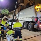 El camión de Aquavall del Ayuntamiento de Valladolid en tareas de limpieza del alcantarillado y desatranque en Aldaia