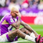 Kenedy se duele en un partido en la temporada de su debut como blanquivioleta.