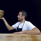 César Salazar representa la quinta generación de un linaje de panaderos enamorados del trabajo artesano.