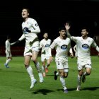 Latasa, a la izquierda, celebra su gol, primero del partido, junto a Torres y Meseguer.