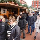 El Mercado Artesanal Navideño en la Plaza Mayor de Valladolid.