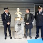 Inauguración de la escultura conmemorativa del Bicentenario en la Comisaría Provincial de Valladolid
