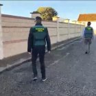 Guardias Civiles en labores de investigación
