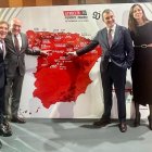 PerdicoDelgado, Jesús Julio Carnero, Javier Guillén y Blanca Jiménez señalando la etapa de Valladolid.
