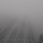 Niebla en una carretera.