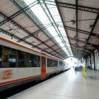 Tren de Renfe en la estación Campo Grande de Valladolid.