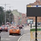 Panel informativo de la ZBE en la avenida de Gijón a la altura de Cristo Rey.
