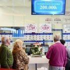 Largas colas en la administración de la Rana de Oro en Río Shopping