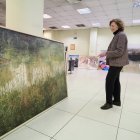 Gómez Baeza con la obra que ha merecido la mención especial.