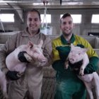 Hugo y Héctor forman parte del equipo de Guillermo Moreno con los que trabaja en los núcleos genéticos de Copiso y en ocho granjas de recría.