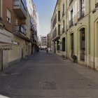 Calle Alcalleres de Valladolid, donde hubo desprendimientos de un tejado en la tarde del domingo.