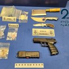 Estupefacientes y armas halladas durante la redada.