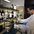 J.C. García, uno de los investigadores del C.I.D.T.A. (centro de investigación y desarrollo tecnológico del agua) que desarrolla funciones de enseñanza, investigación, prueba de filtros para empresas, y analiza aguas con un laboratorio móvil.