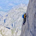 El vallisoletano Israel Martínez , en la Vía Rabada Navarro al Naranjo de Bulnes