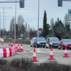 Vehículos discurren por un único carril disponible en la VA-20, entre las carreteras de Soria y Segovia.